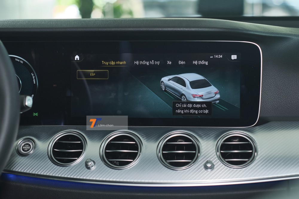 M&agrave;n h&igrave;nh giải tr&iacute; dạng cảm ứng c&oacute; k&iacute;ch cỡ 12,3 inch c&ugrave;ng giao diện MBUX mới nhất, c&oacute; Tiếng Việt.