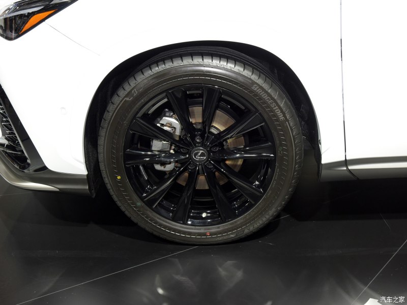 Vành 20 inch của Lexus NX F Sport 2022