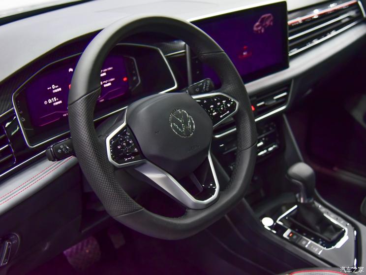 V&ocirc; lăng đ&aacute;y phẳng của Volkswagen Tiguan L 2021