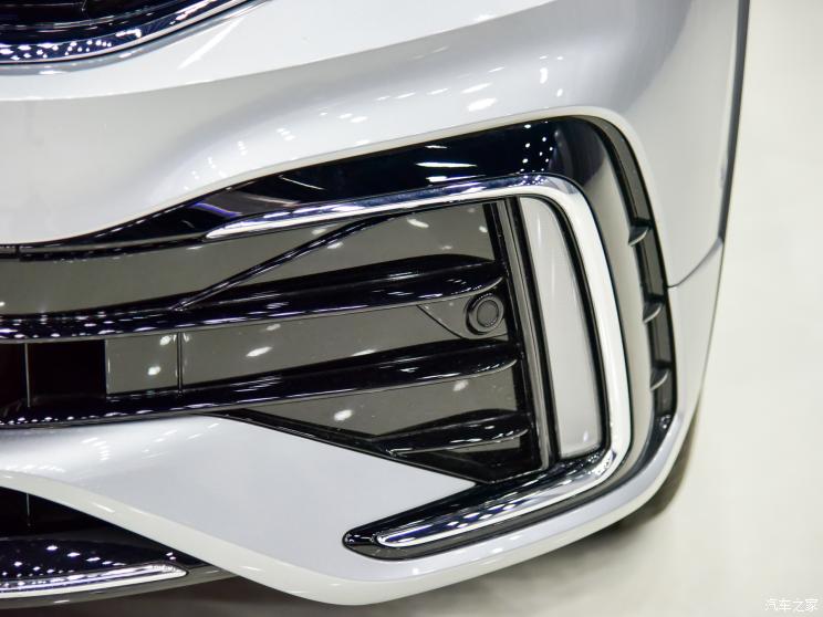 Viền chữ C ở cản trước của Volkswagen Tiguan L 2021