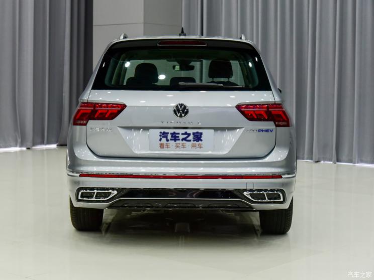 Volkswagen Tiguan L 2021 nh&igrave;n từ đằng sau