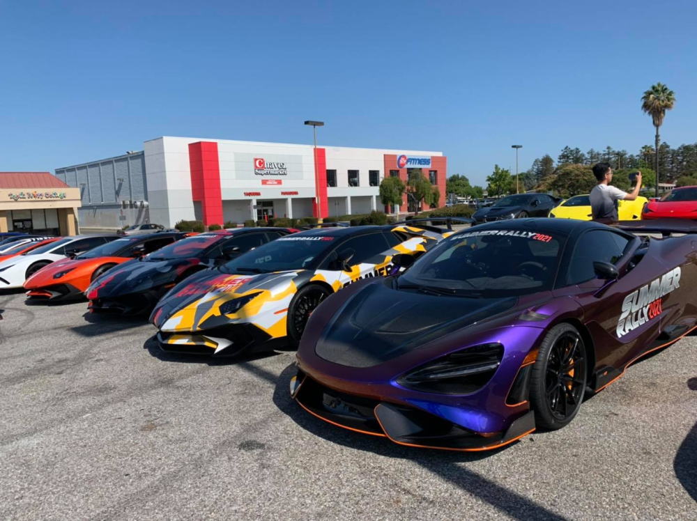 3 chiếc siêu xe giới hạn Lamborghini Aventador SV đỗ cạnh McLaren 765LT