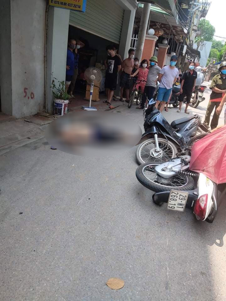 Người đàn ông đi xe máy mang biển số Hà Giang tử vong tại chỗ Người đàn ông đi xe máy mang biển số Hà Giang tử vong tại chỗ
