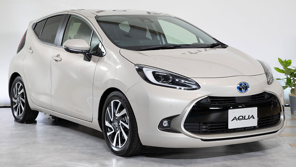 Toyota Prius c 2021 sơn màu be mới Toyota Prius c 2021 sơn màu be mới