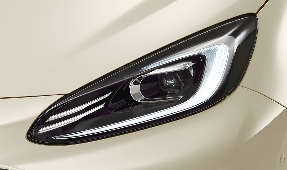 Cận cảnh đèn pha của Toyota Prius c 2021 Cận cảnh đèn pha của Toyota Prius c 2021