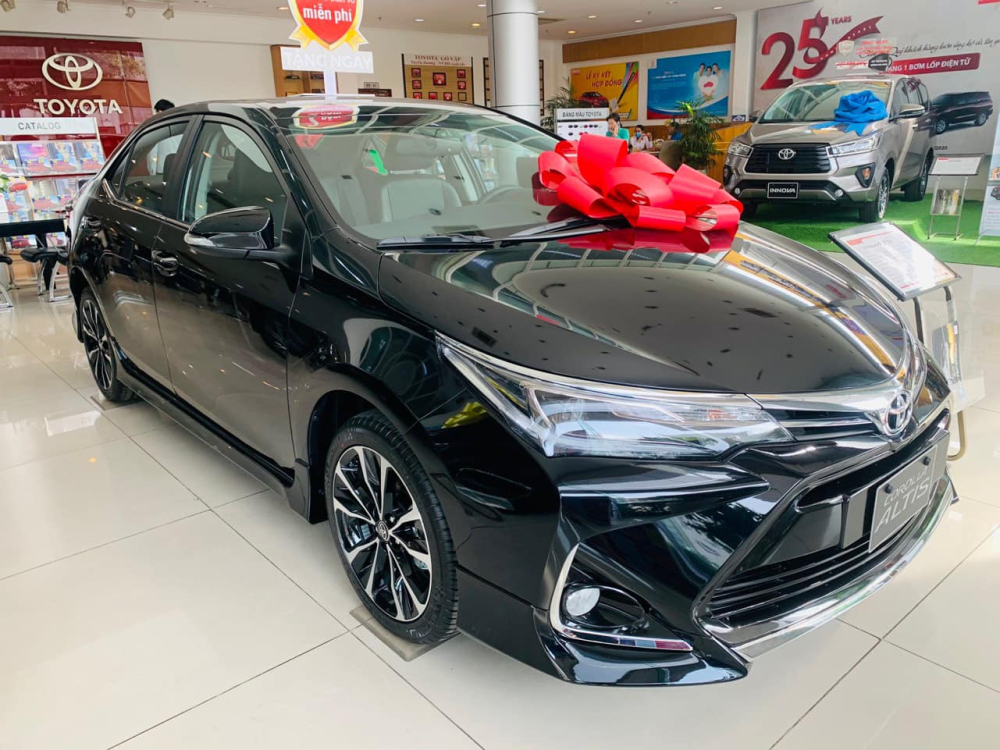 Toyota Corolla Altis bản 1.8E có mức giá tốt nhất là 688 triệu đồng, trong khi đó, bản Toyota Corolla Altis 1.8G chỉ được trừ tiền mặt 30 triệu đồng Toyota Corolla Altis bản 1.8E có mức giá tốt nhất là 688 triệu đồng, trong khi đó, bản Toyota Corolla Altis 1.8G chỉ được trừ tiền mặt 30 triệu đồng