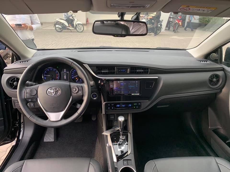 Nhiều khách hàng thay vì xuống tiền mua Toyota Corolla Altis vẫn đang chờ sự ra mắt của phiên bản mới Nhiều khách hàng thay vì xuống tiền mua Toyota Corolla Altis vẫn đang chờ sự ra mắt của phiên bản mới