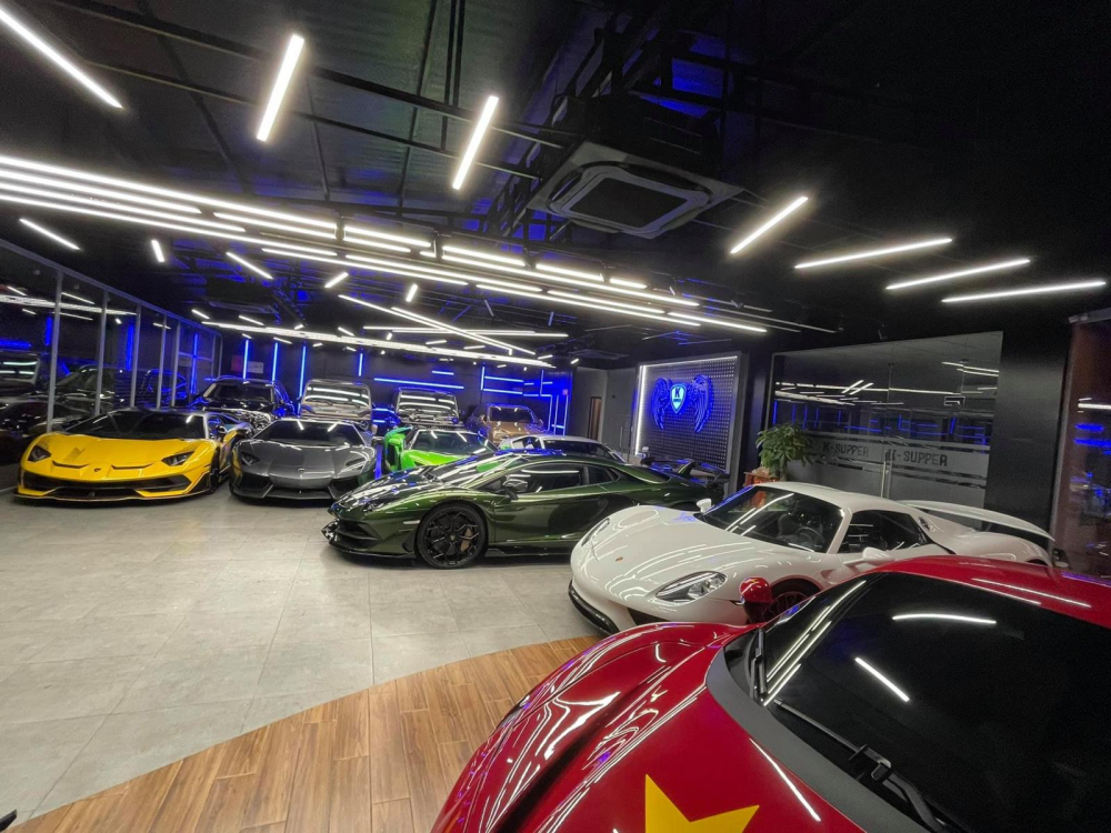 Toàn cảnh garage bán siêu xe này Toàn cảnh garage bán siêu xe này