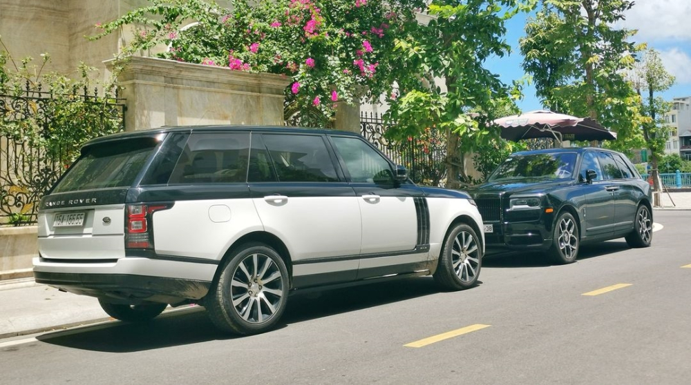Hình ảnh hiếm hoi Rolls-Royce Cullinan Black Badge của người sưu tầm xe ở Hải Phòng Hình ảnh hiếm hoi Rolls-Royce Cullinan Black Badge của người sưu tầm xe ở Hải Phòng