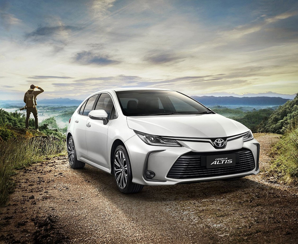 So với thế hệ cũ, Toyota Corolla Altis 2021 có chiều dài lớn hơn 10 mm, rộng hơn 5 mm và thấp hơn 45 mm. So với thế hệ cũ, Toyota Corolla Altis 2021 có chiều dài lớn hơn 10 mm, rộng hơn 5 mm và thấp hơn 45 mm.