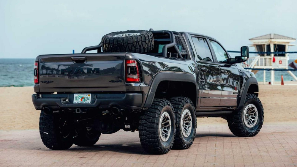 Phía sau của chiếc Ram 1500 TRX 6x6 Phía sau của chiếc Ram 1500 TRX 6x6