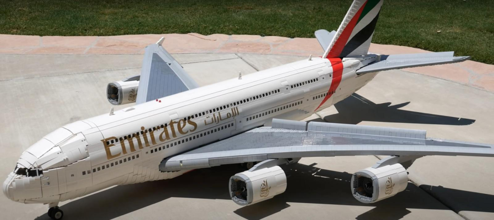 Máy bay Lego Airbus A380 Superjumbo này nặng 40,8 kg với sải cánh 2,1 mét và chiều dài 1,82 mét Máy bay Lego Airbus A380 Superjumbo này nặng 40,8 kg với sải cánh 2,1 mét và chiều dài 1,82 mét