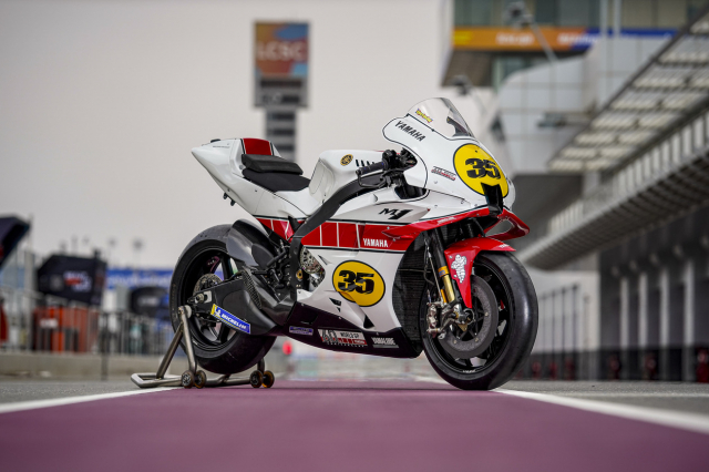 Yamaha M1 phiên bản kỷ niệm 60 năm trước đó đã lăn bánh trên đường đua MotoGP Yamaha M1 phiên bản kỷ niệm 60 năm trước đó đã lăn bánh trên đường đua MotoGP