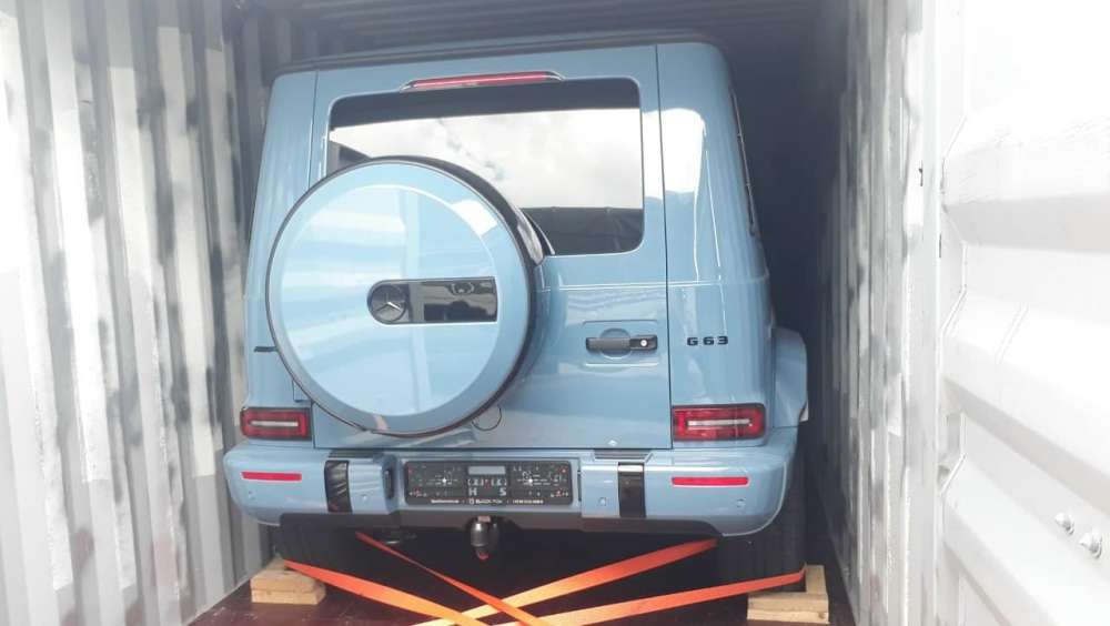 Còn đây là ảnh mở công Mercedes-AMG G63 màu xanh China thứ 2 về Việt Nam Còn đây là ảnh mở công Mercedes-AMG G63 màu xanh China thứ 2 về Việt Nam