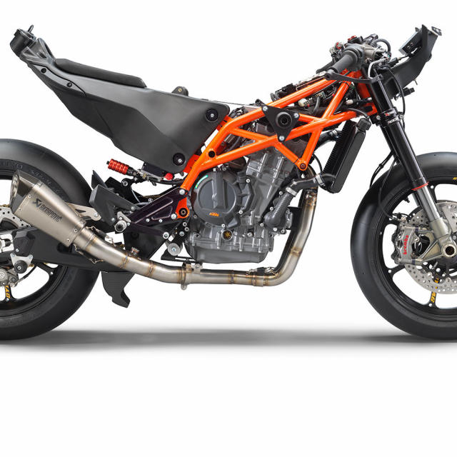 KTM RC 8C có trọng lượng chỉ 140kg KTM RC 8C có trọng lượng chỉ 140kg