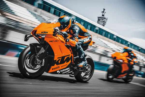 KTM RC 8C 2022 chính thức ra mắt KTM RC 8C 2022 chính thức ra mắt