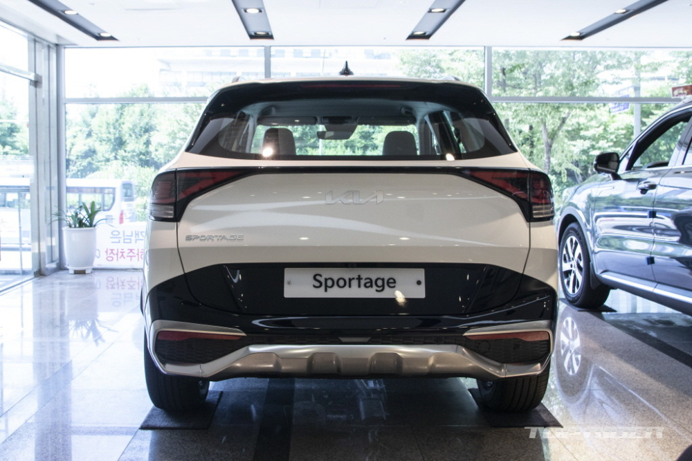 Kia Sportage 2022 nhìn từ phía sau