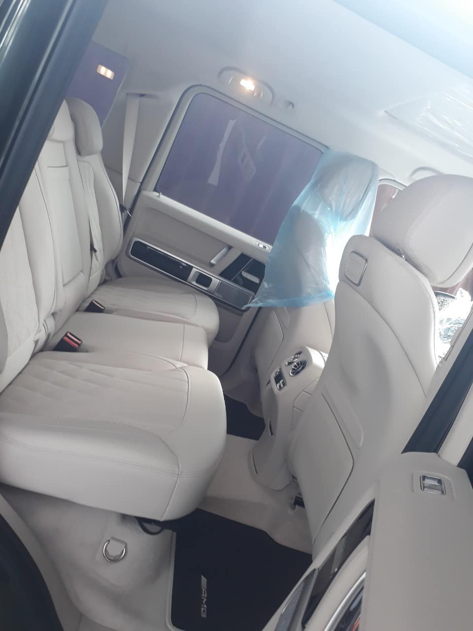 Nội thất xe bọc t&ocirc;ng m&agrave;u kem