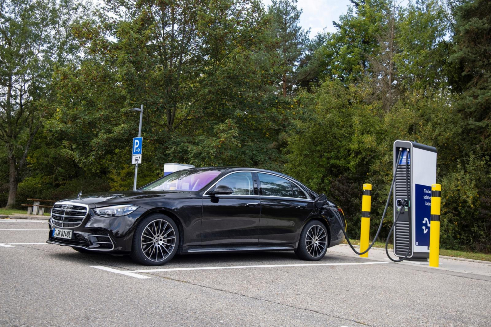 Mercedes-Benz S-Class 2021 phi&ecirc;n bản S580e tiết kiệm xăng hơn cả xe m&aacute;y
