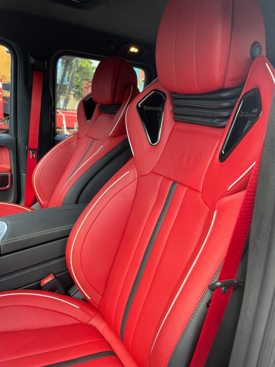 Nội thất của xe Mercedes-AMG G63 40th Years Of Legend 