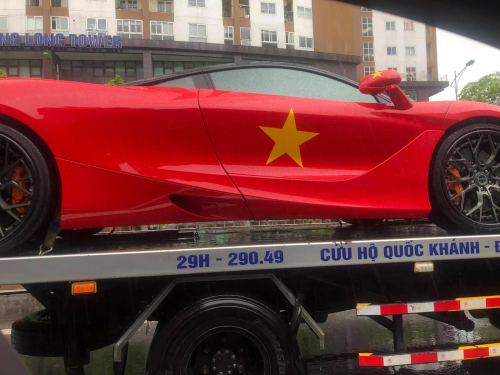 B&ecirc;n h&ocirc;ng si&ecirc;u xe McLaren 720S n&agrave;y d&aacute;n th&ecirc;m Sao V&agrave;ng