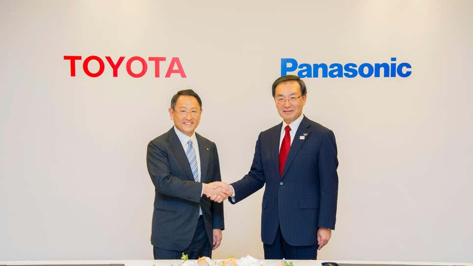 Toyota v&agrave; Panasonic