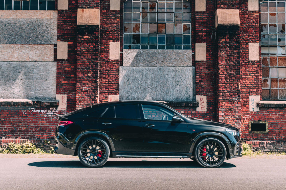 Ph&iacute;a sườn của Brabus 800 SUV Coupe