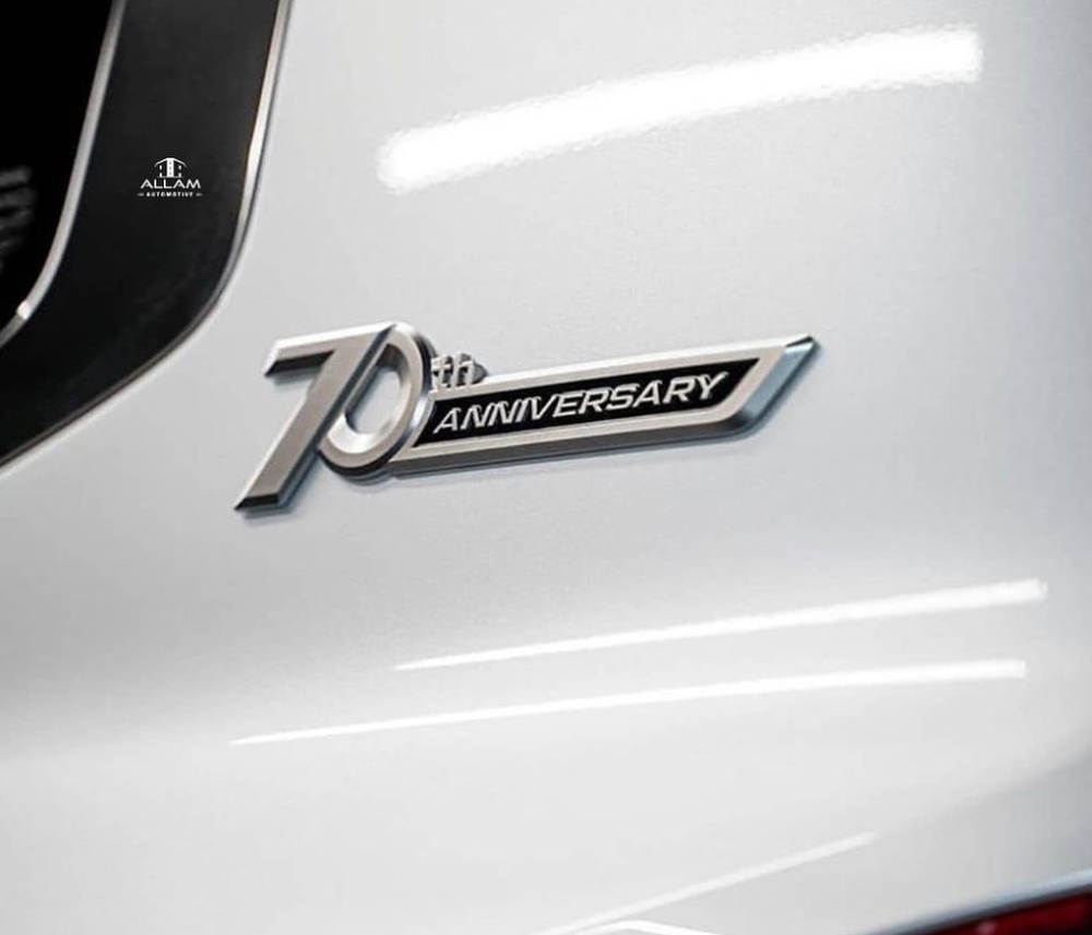Ri&ecirc;ng logo 70th Anniversary d&agrave;nh cho Toyota Land Cruiser 2022 n&agrave;y đ&atilde; c&oacute; gi&aacute; gần 6 triệu đồng tại Nhật Bản