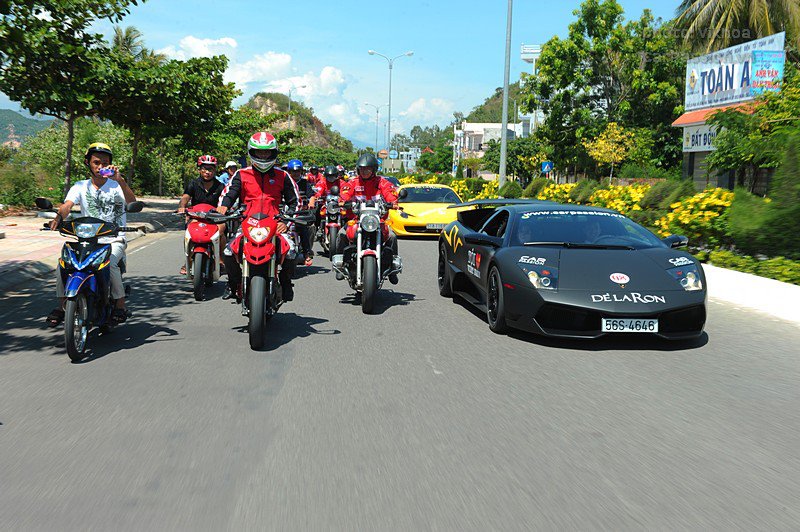 Minh Minh Nhựa cầm lái siêu xe Lamborghini Murcielago SV tại Car Passion 2011