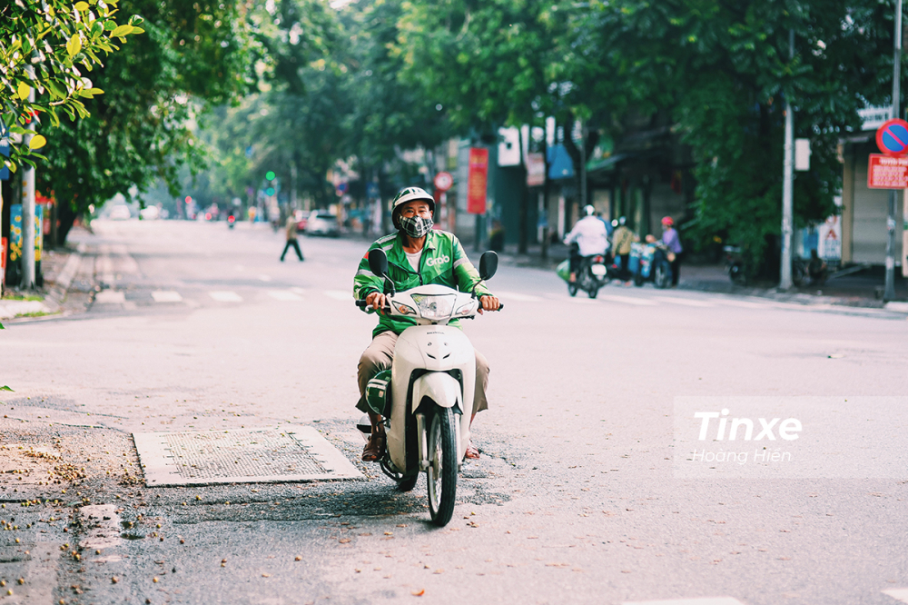 Trong buổi s&aacute;ng ng&agrave;y 24/7 do đường vắng n&ecirc;n ghi nhận nhiều trường hợp vi phạm luật giao th&ocirc;ng