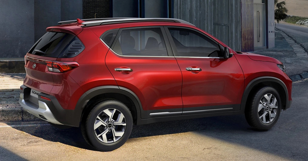 Kia Sonet mang trên mình thiết kế kiểu SUV nhưng kích cỡ khá nhỏ, chỉ nhỉnh hơn những mẫu xe hạng A một chút. Kia Sonet mang trên mình thiết kế kiểu SUV nhưng kích cỡ khá nhỏ, chỉ nhỉnh hơn những mẫu xe hạng A một chút.