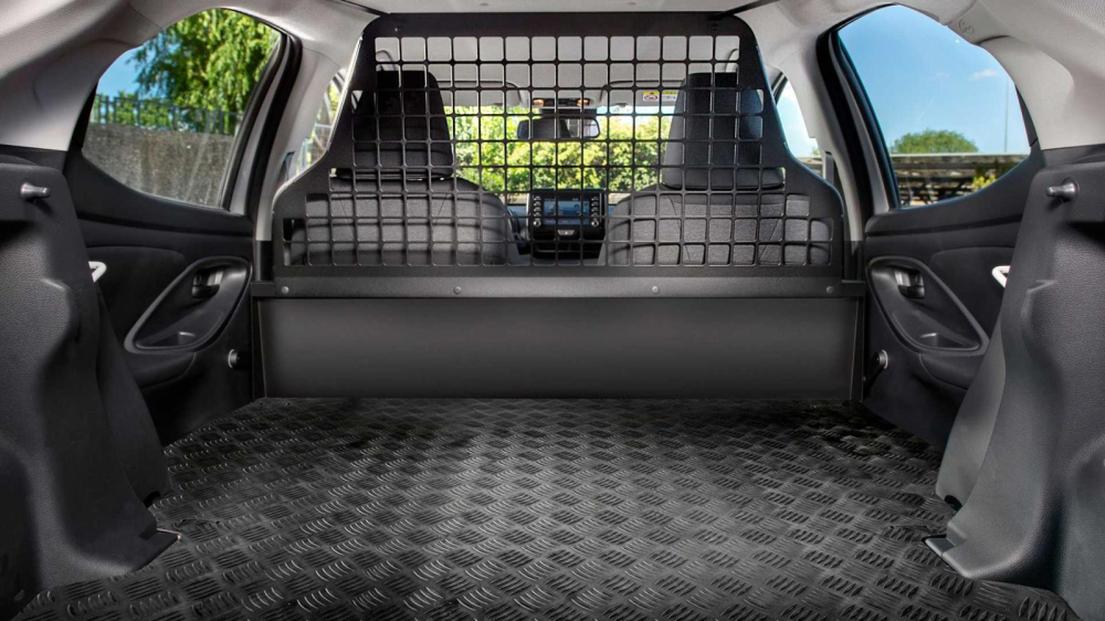 Hàng ghế sau của Toyota Yaris ECOVan 2021 đã bị loại bỏ