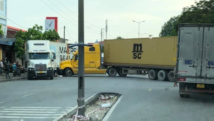 Hiện trường vụ va chạm của xe container xảy ra tại Hải Ph&ograve;ng