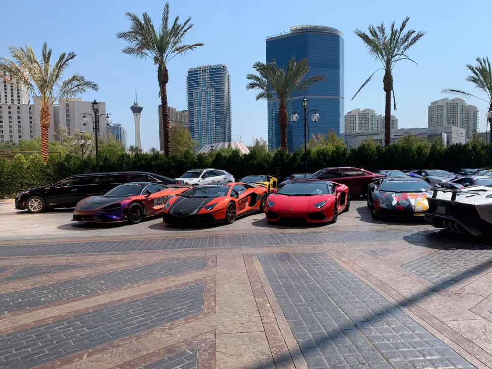 McLaren 765LT m&agrave;u tắc k&egrave; c&ugrave;ng Lamborghini Aventador 