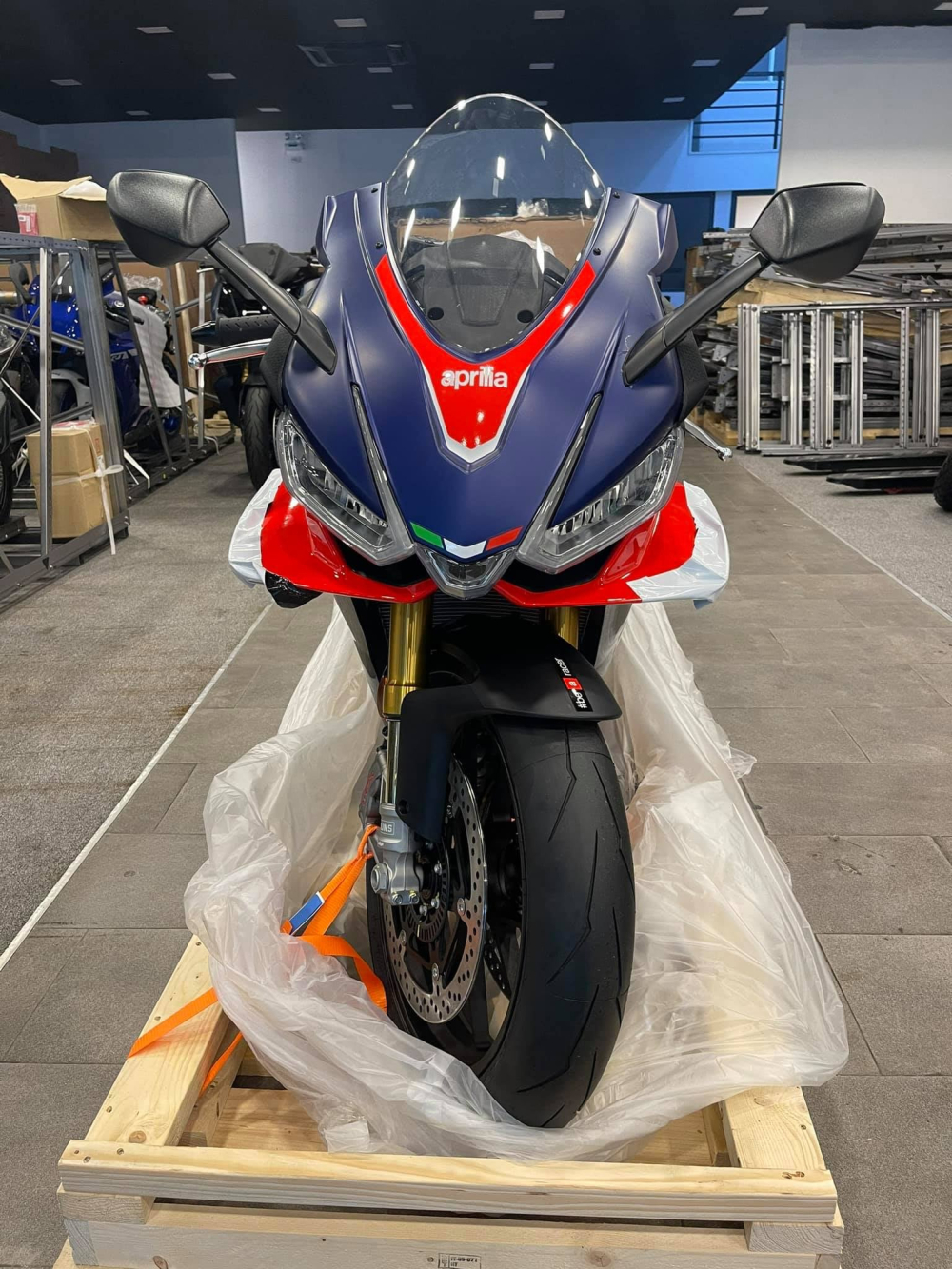 Aprilia RSV4 sở hữu nhiều trang bị hiện đại bậc nhất