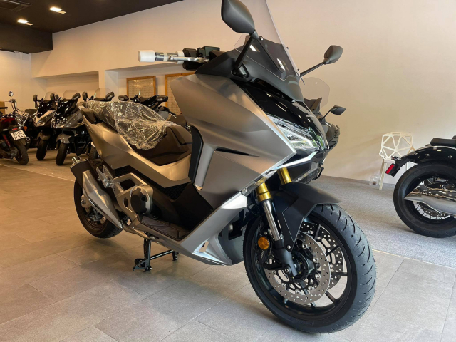 Honda Forza 750 có thiết kế đồ sộ và giá bán gần nửa tỷ đồng