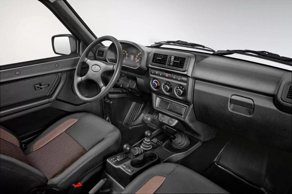 Đ&acirc;y l&agrave; nội thất của Lada Niva Legend 2020, dự kiến sẽ được b&ecirc; nguy&ecirc;n sang Niva Bronto