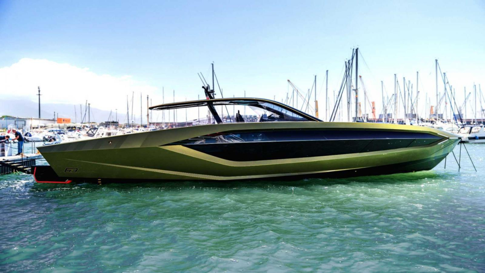 Phía bên sườn của Lamborghini 63 Phía bên sườn của Lamborghini 63