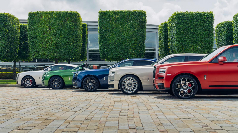 Giới nhà giàu tại Mỹ hiện đang đổ xô mua xe sang Rolls-Royce cũ thay vì chờ xe mới