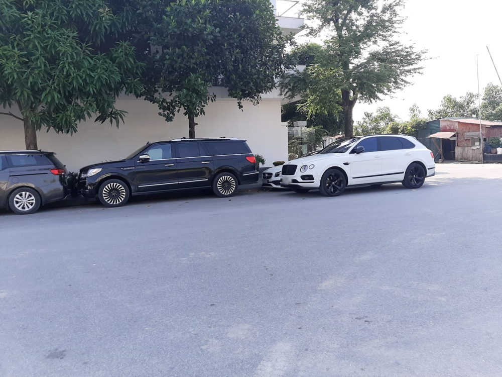 Lincoln Navigator L và SUV siêu sang Bentley Bentayga