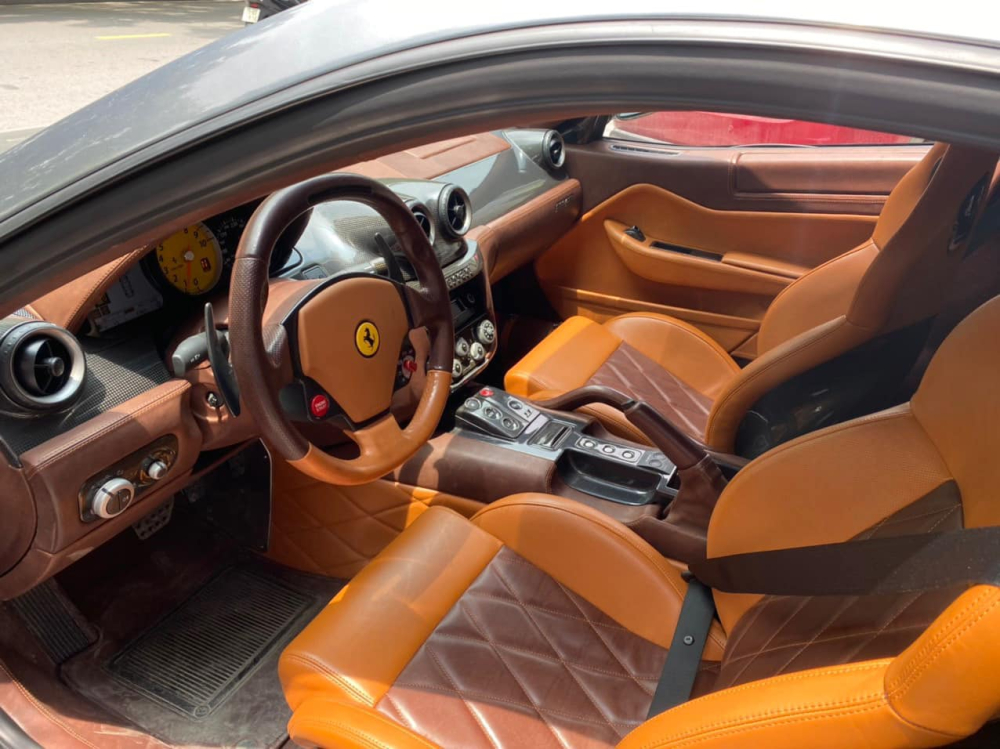 Cận cảnh khoang lái siêu xe Ferrari 599 GTB ở Hải Phòng Cận cảnh khoang lái siêu xe Ferrari 599 GTB ở Hải Phòng