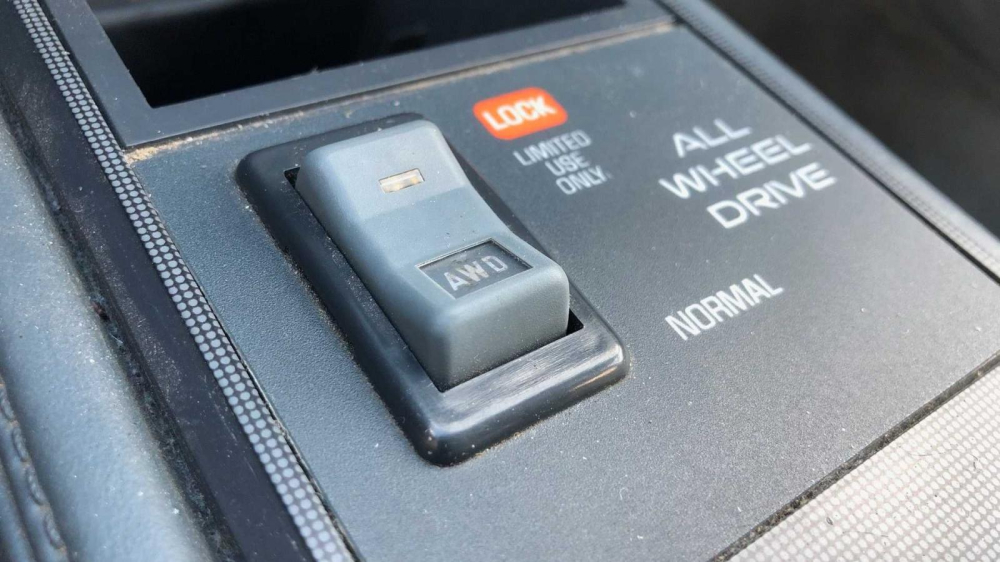 Chiếc Pontiac 6000 SE AWD này được trang bị hệ dẫn động 4 bánh toàn thời gian