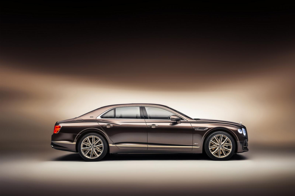 Bentley Flying Spur Hybrid Odyssean Edition 2022 có nhiều chi tiết mạ crôm sang trọng