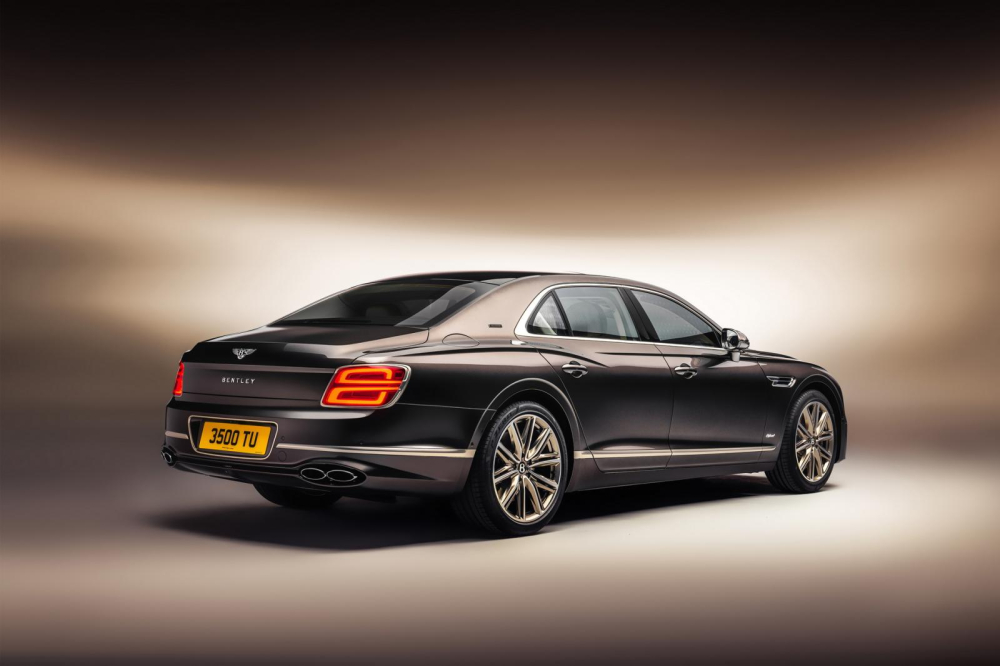 Bentley Flying Spur Hybrid Odyssean Edition 2022 dùng hệ truyền động hybrid mạnh hơn cả Bentayga