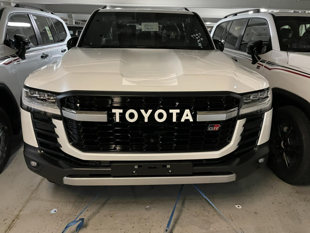Toyota Land Cruiser 300 GR Sport 2022 hiện không được phân phối tại Việt Nam