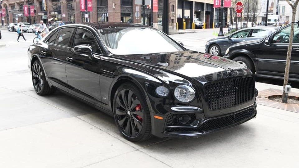 Cận cảnh xe Bentley Flying Spur V8 First Edition 2021 của doanh nh&acirc;n Đức Huy mới nhận b&agrave;n giao