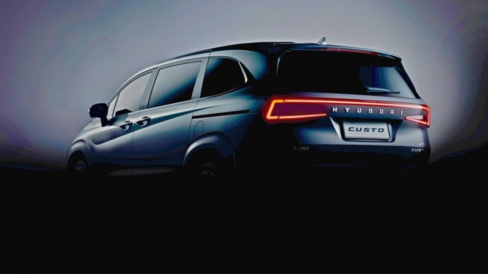 Đ&egrave;n hậu nối liền nhau của Hyundai Custo 2021