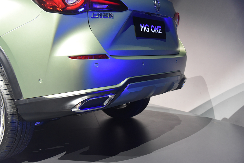 Đầu ống xả giả của MG One