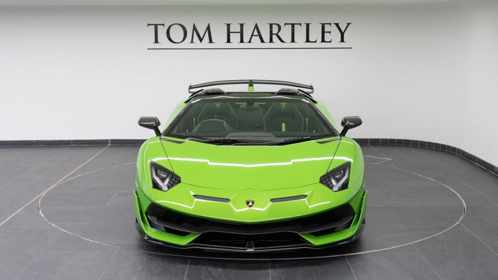 Cận cảnh nhan sắc chiếc siêu xe mui trần Lamborghini Aventador SVJ Roadster màu xanh đang rao bán ở Anh Cận cảnh nhan sắc chiếc siêu xe mui trần Lamborghini Aventador SVJ Roadster màu xanh đang rao bán ở Anh