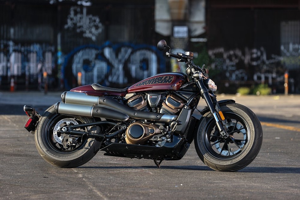 Thiết kế pô vắt đầy hấp dẫn trên Sportster S 2021 Thiết kế pô vắt đầy hấp dẫn trên Sportster S 2021